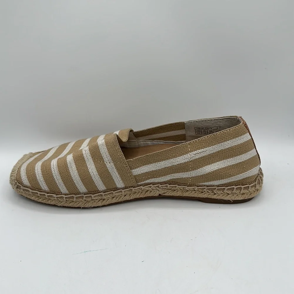 Vionic Valeri tan and white striped espadrille flats, size 6.5